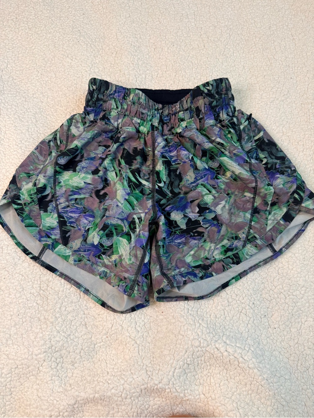 Lululemon Floral Running Shorts Women’s Size 0 Green Purple Lined